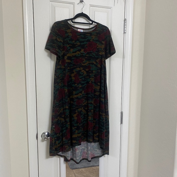 LuLaRoe Dresses & Skirts - Gently Used LulaRoe (S) Carly Dress